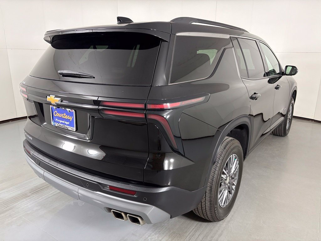 Used 2025 Chevrolet Traverse LT FWD image 8