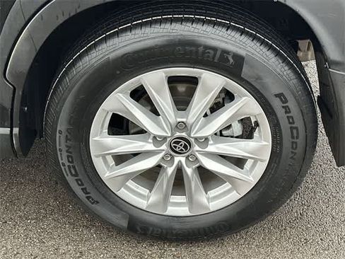 Used 2023 Toyota Corolla Cross LE image 5