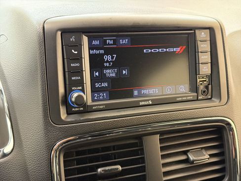 Used 2019 Dodge Grand Caravan SE FWD image 19