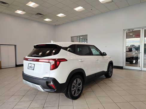 Used 2024 Kia Seltos LX AWD/4WD image 3
