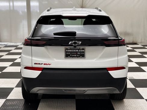 Used 2023 Chevrolet Bolt EUV Premier w/ Sun & Sound Package FWD image 6