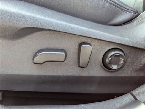 Used 2025 Subaru Outback Limited AWD/4WD image 11
