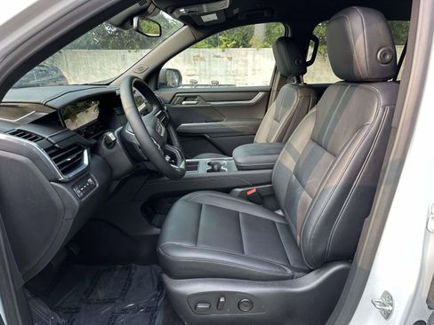 Used 2024 GMC Acadia Elevation image 24