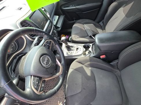 Used 2015 Jeep Cherokee Latitude w/ Comfort/Convenience Group AWD/4WD image 12