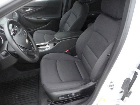 Used 2023 Chevrolet Malibu LT image 4