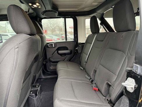Used 2019 Jeep Wrangler Unlimited Sport S image 17