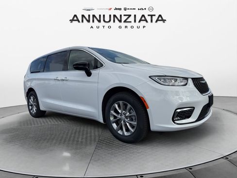 New 2026 Chrysler Pacifica Select image 7