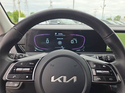 Used 2025 Kia Seltos S FWD image 38