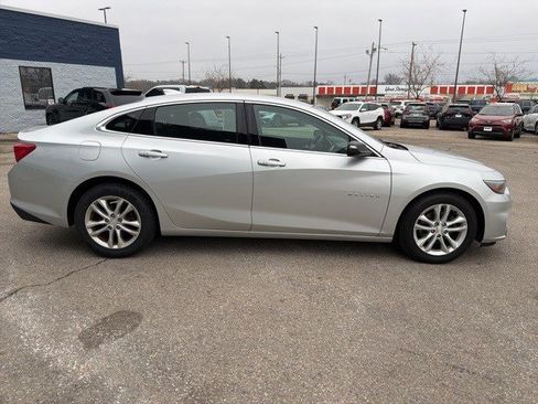 Used 2017 Chevrolet Malibu LT image 6