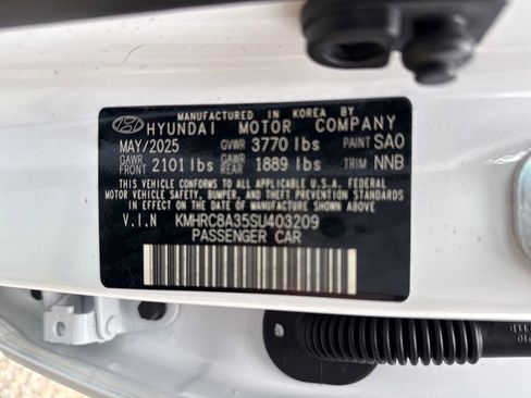 Certified 2025 Hyundai Venue Limited FWD image 28