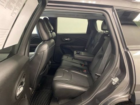 Used 2019 Jeep Cherokee Trailhawk AWD/4WD image 20