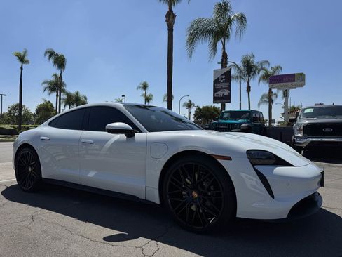 Used 2021 Porsche Taycan image 9