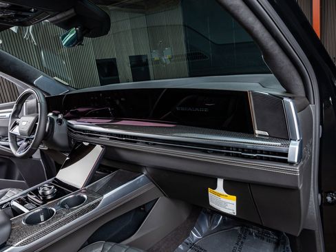 Used 2025 Cadillac Escalade V image 18