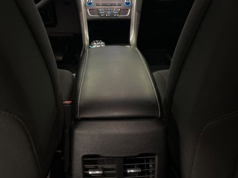 Used 2020 Ford Fusion SE image 32