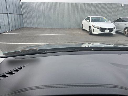 Used 2025 Volkswagen Jetta SE image 33