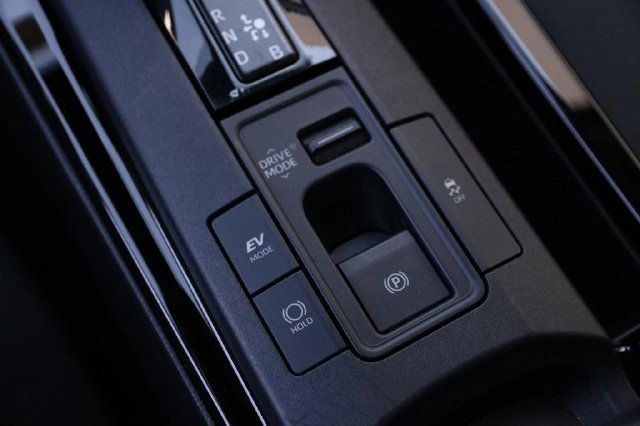 Certified 2025 Toyota Prius LE AWD/4WD image 19