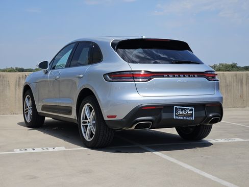 Certified 2026 Porsche Macan AWD/4WD image 3