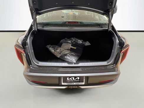 New 2025 Kia K4 LX image 23