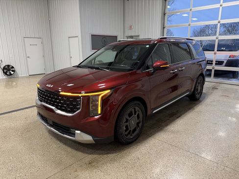 Used 2025 Kia Carnival SX image 2