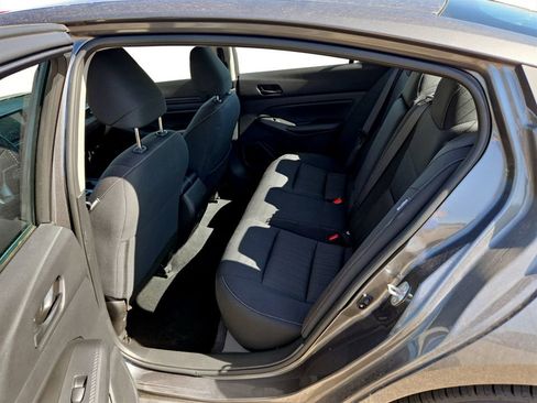 Used 2025 Nissan Altima 2.5 SV FWD image 31