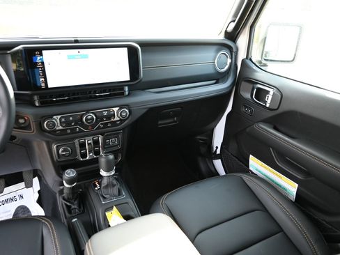 New 2025 Jeep Wrangler Unlimited Sahara AWD/4WD image 24