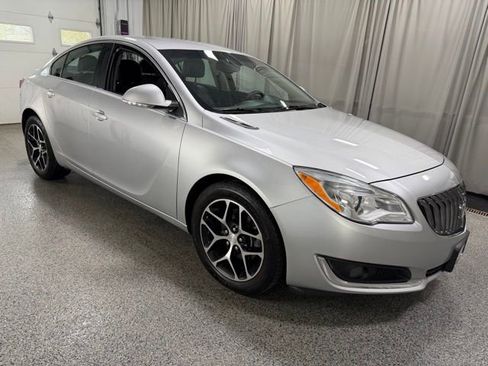 Used 2017 Buick Regal Sport Touring FWD image 3