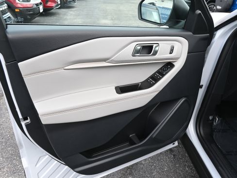 New 2026 Ford Explorer Active w/ Active Comfort Package image 14
