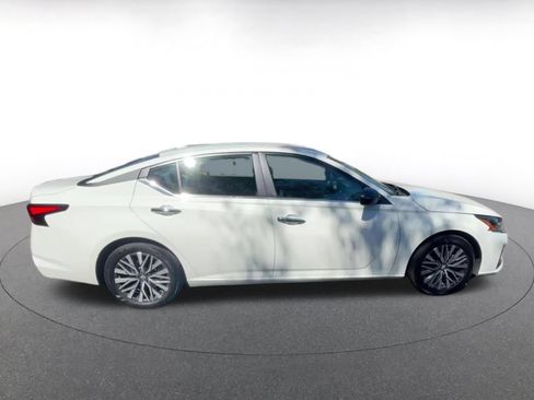 Used 2025 Nissan Altima 2.5 SV FWD image 16
