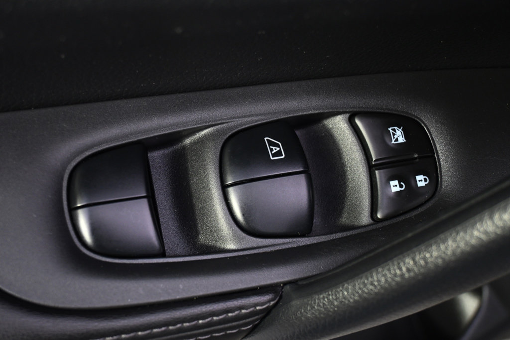 Used 2022 Nissan Rogue Sport SL AWD/4WD image 23
