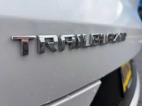 Used 2025 Chevrolet TrailBlazer LT FWD image 9