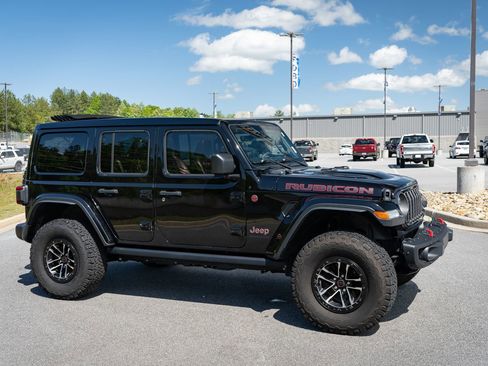 Used 2024 Jeep Wrangler Unlimited Rubicon AWD/4WD image 12