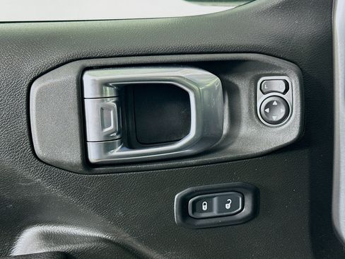 Used 2024 Jeep Wrangler Unlimited AWD/4WD image 15