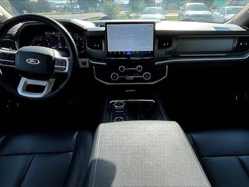 Used 2024 Ford Expedition XLT image 14