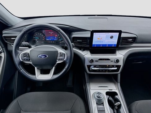Used 2021 Ford Explorer XLT RWD image 14