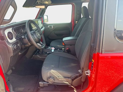 Used 2025 Jeep Wrangler Sport AWD/4WD image 13