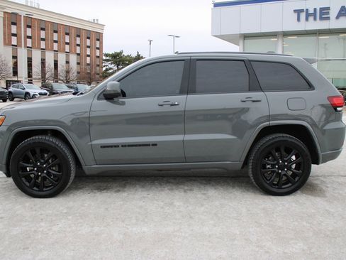 Used 2022 Jeep Grand Cherokee Laredo X image 8
