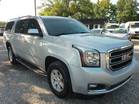 Used 2018 GMC Yukon XL SLE RWD image 3