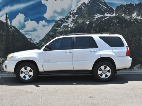 Used 2007 Toyota 4Runner SR5 AWD/4WD image 7