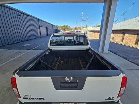 Used 2018 Nissan Frontier SV w/ Value Truck Package image 5