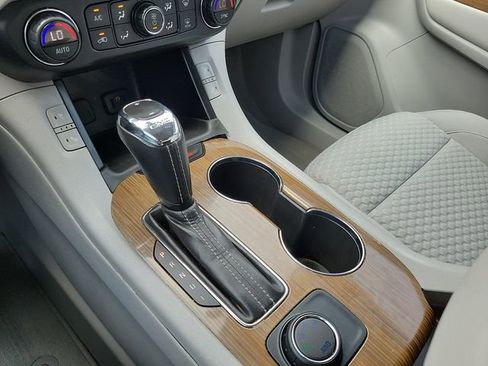 Used 2019 GMC Acadia SLE image 20