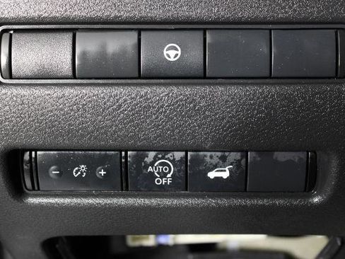 Certified 2025 Nissan Rogue SV image 25