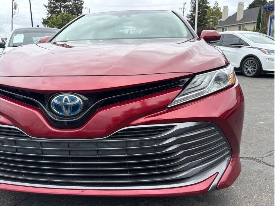 Used 2018 Toyota Camry XLE FWD image 31