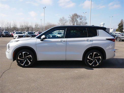 Used 2023 Mitsubishi Outlander SEL image 4