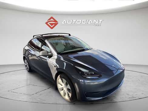 Used 2023 Tesla Model Y Long Range AWD/4WD image 2