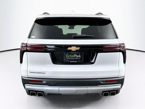 Used 2025 Chevrolet Traverse LT FWD image 7