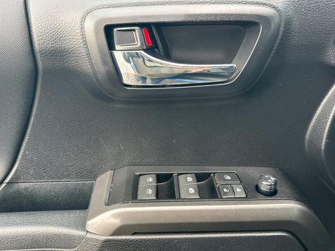 Used 2021 Toyota Tacoma TRD Off-Road w/ Technology Package image 11