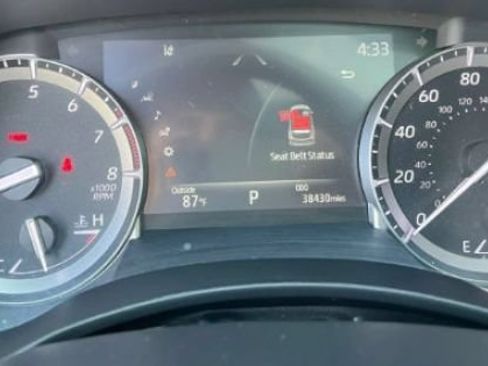 Used 2022 Toyota Highlander XLE AWD/4WD image 3