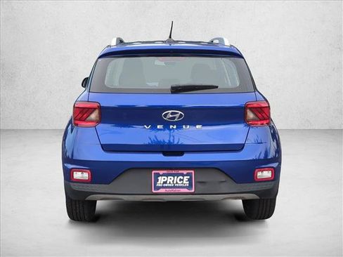 Used 2023 Hyundai Venue SEL FWD image 7