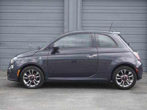 Used 2017 FIAT 500 Pop w/ Sport Appearance Package FWD image 2