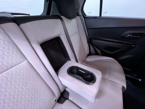Used 2020 Chevrolet Trax LS FWD image 36